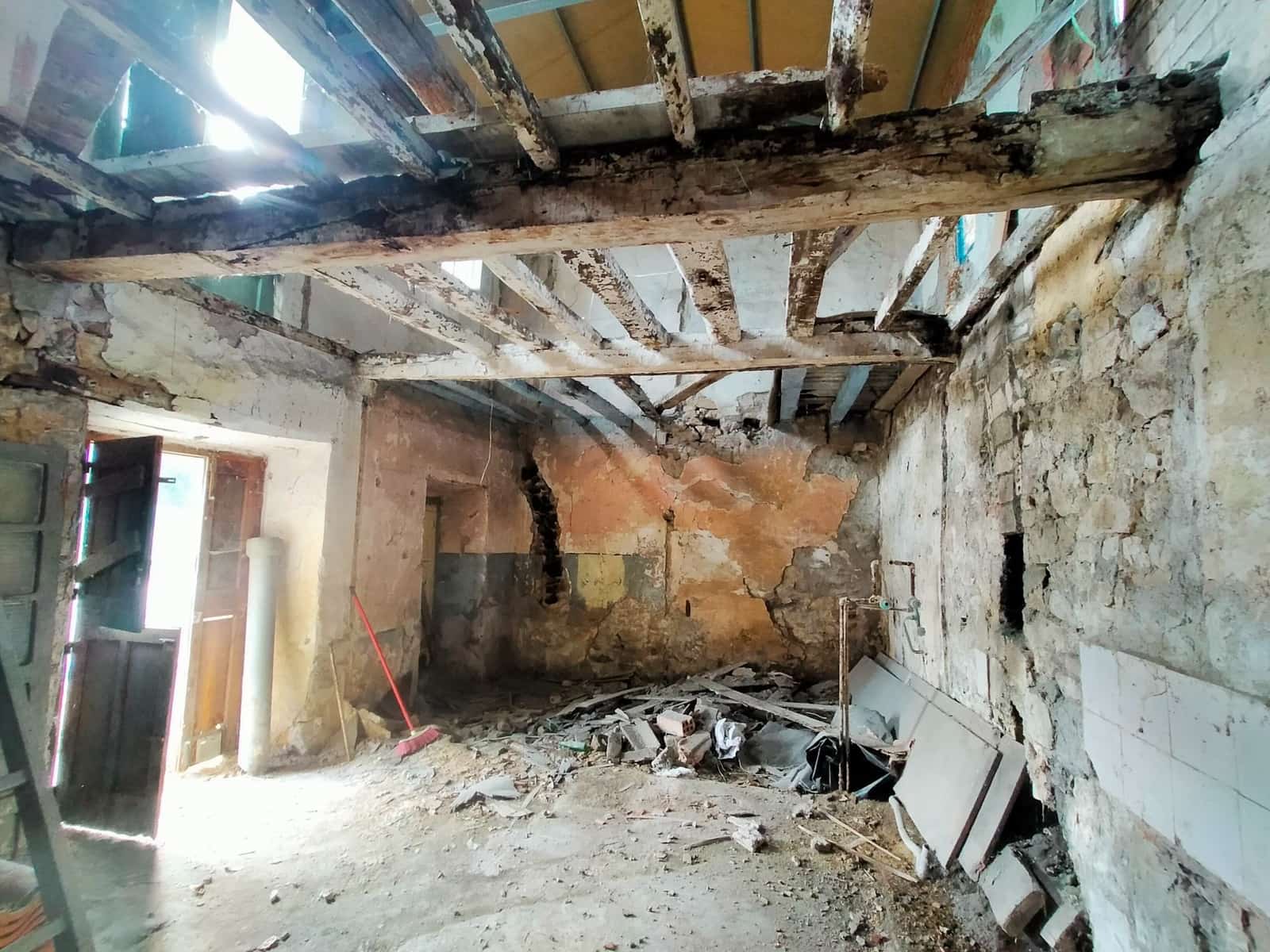 Halfvrijstaande villa te koop in Pravia - € 40.000 (Ref: 9962033)