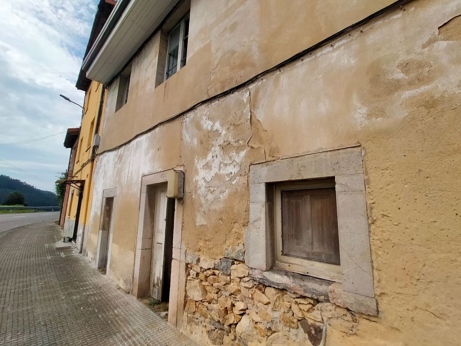 Halfvrijstaande villa te koop in Pravia - € 40.000 (Ref: 9962033)