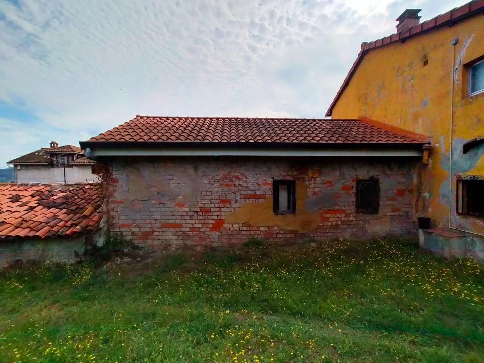 Halfvrijstaande villa te koop in Pravia - € 40.000 (Ref: 9962033)