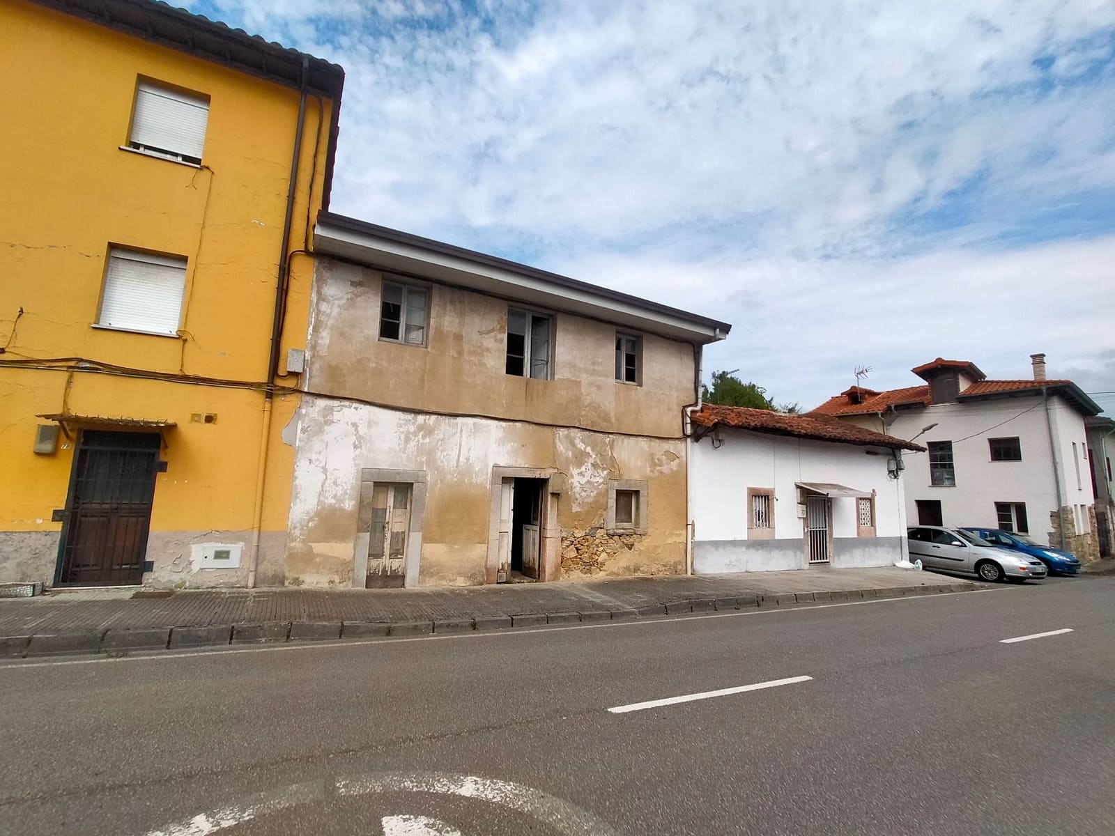 Halfvrijstaande villa te koop in Pravia - € 40.000 (Ref: 9962033)