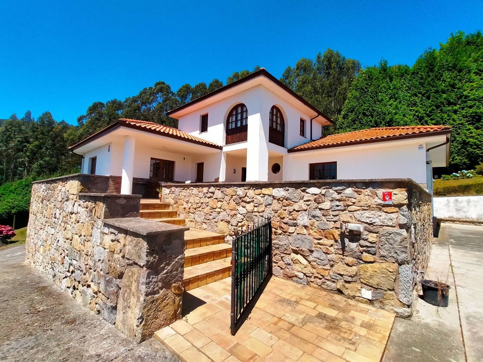 3 bedroom Villa for sale in Pravia with garage - € 500,000 (Ref: 9967173)