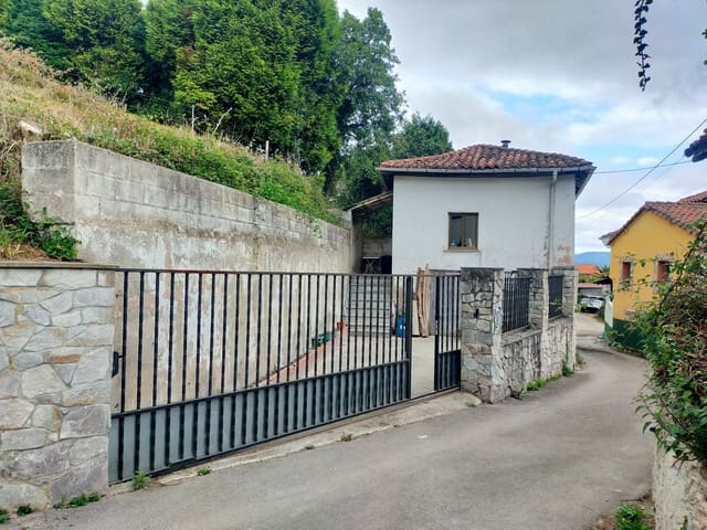 Casa de 3 habitaciones en Pravia en venta - 135.000 € (Ref: 9999534)