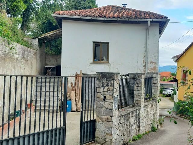 Casa de 3 habitaciones en Pravia en venta - 135.000 € (Ref: 9999534)