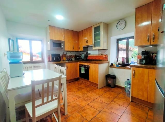 Casa de 3 habitaciones en Pravia en venta - 135.000 € (Ref: 9999534)