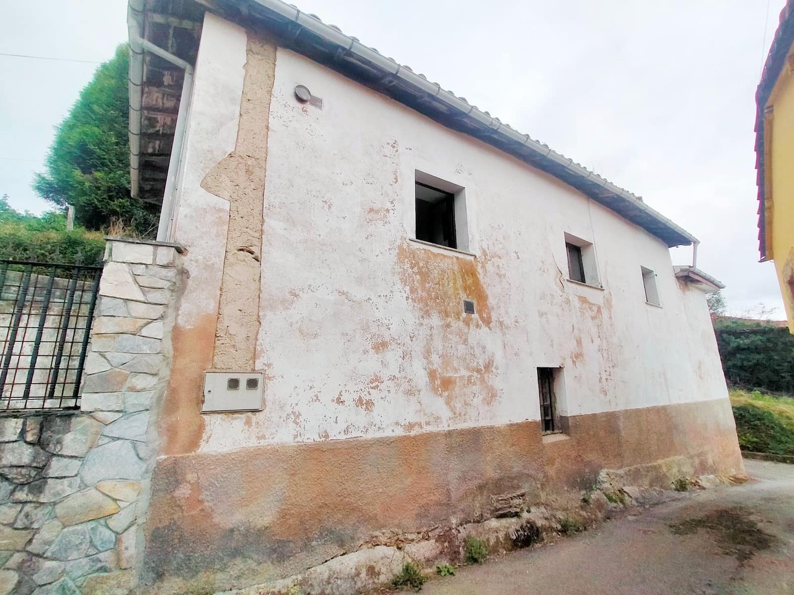 Casa de 3 habitaciones en Pravia en venta con garaje - 135.000 € (Ref: 9999534)