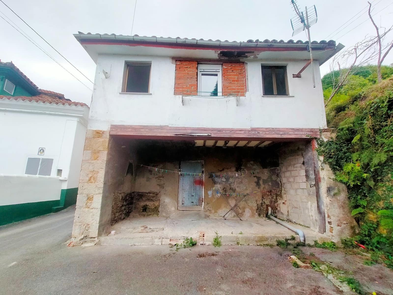 Casa de 3 habitaciones en Pravia en venta con garaje - 135.000 € (Ref: 9999534)