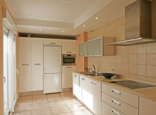 4 sypialnia Dom szeregowy na sprzedaż w Zahara de los Atunes, Barbate z garażem - 750 000 € (Ref: 10104270)