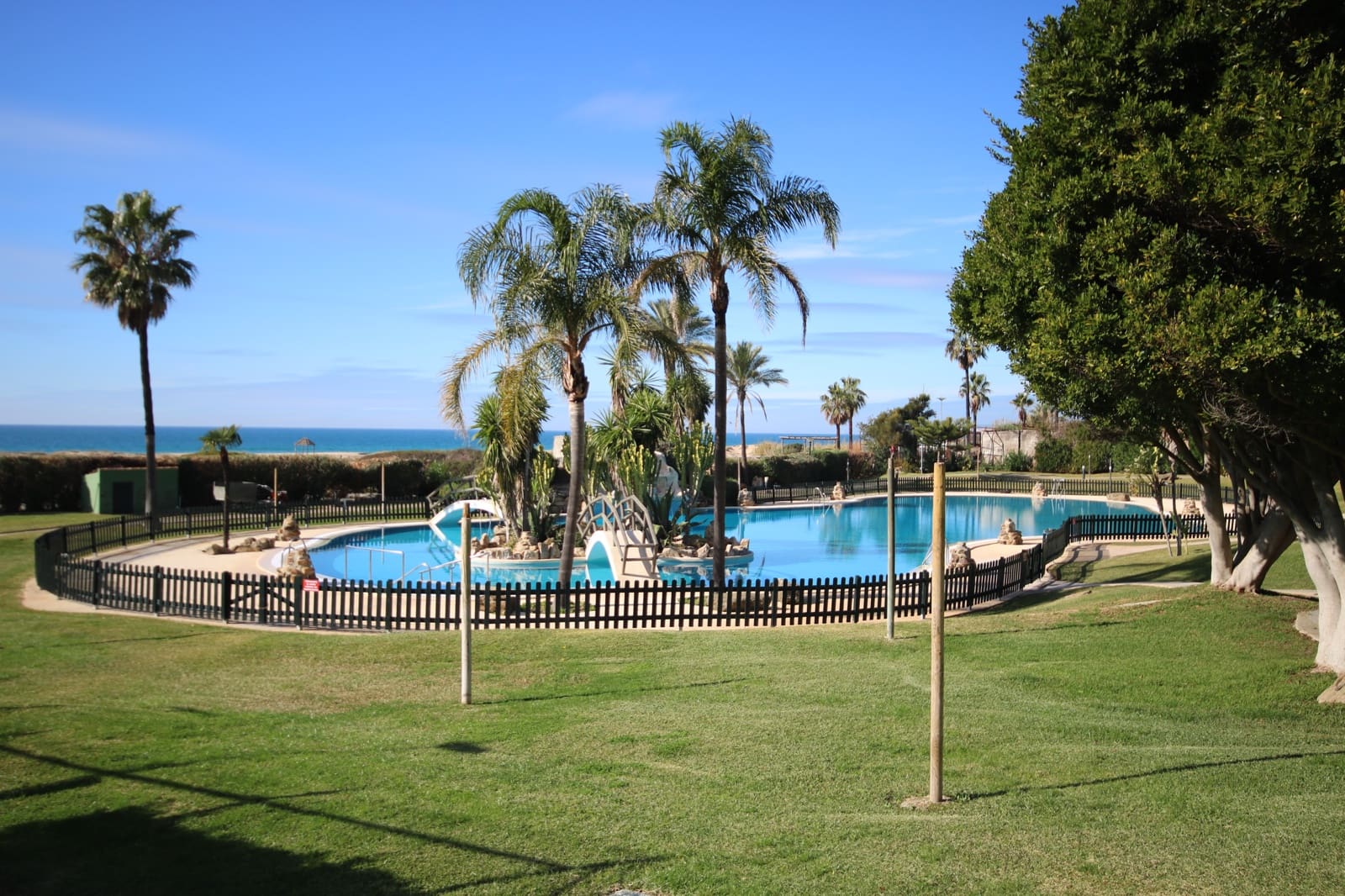 2 soverom Strandleiligheter til salgs i Zahara de los Atunes med svømmebasseng garasje - € 315 000 (Ref: 10165343)