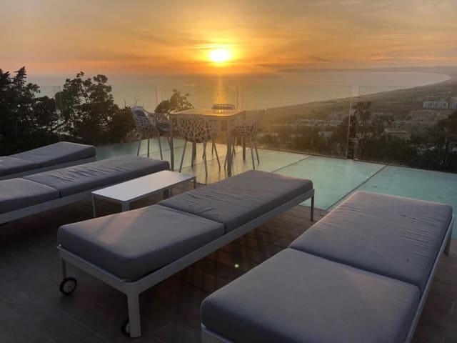 4 bedroom Villa for sale in Tarifa with pool garage - € 2,200,000 (Ref: 7857667)