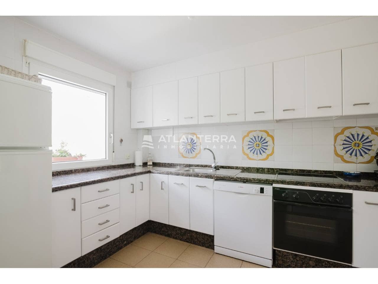 3 makuuhuone Paritalo myytävänä paikassa Zahara de los Atunes mukana uima-altaan 
autotalli - 595 000 € (Ref: 9569261)