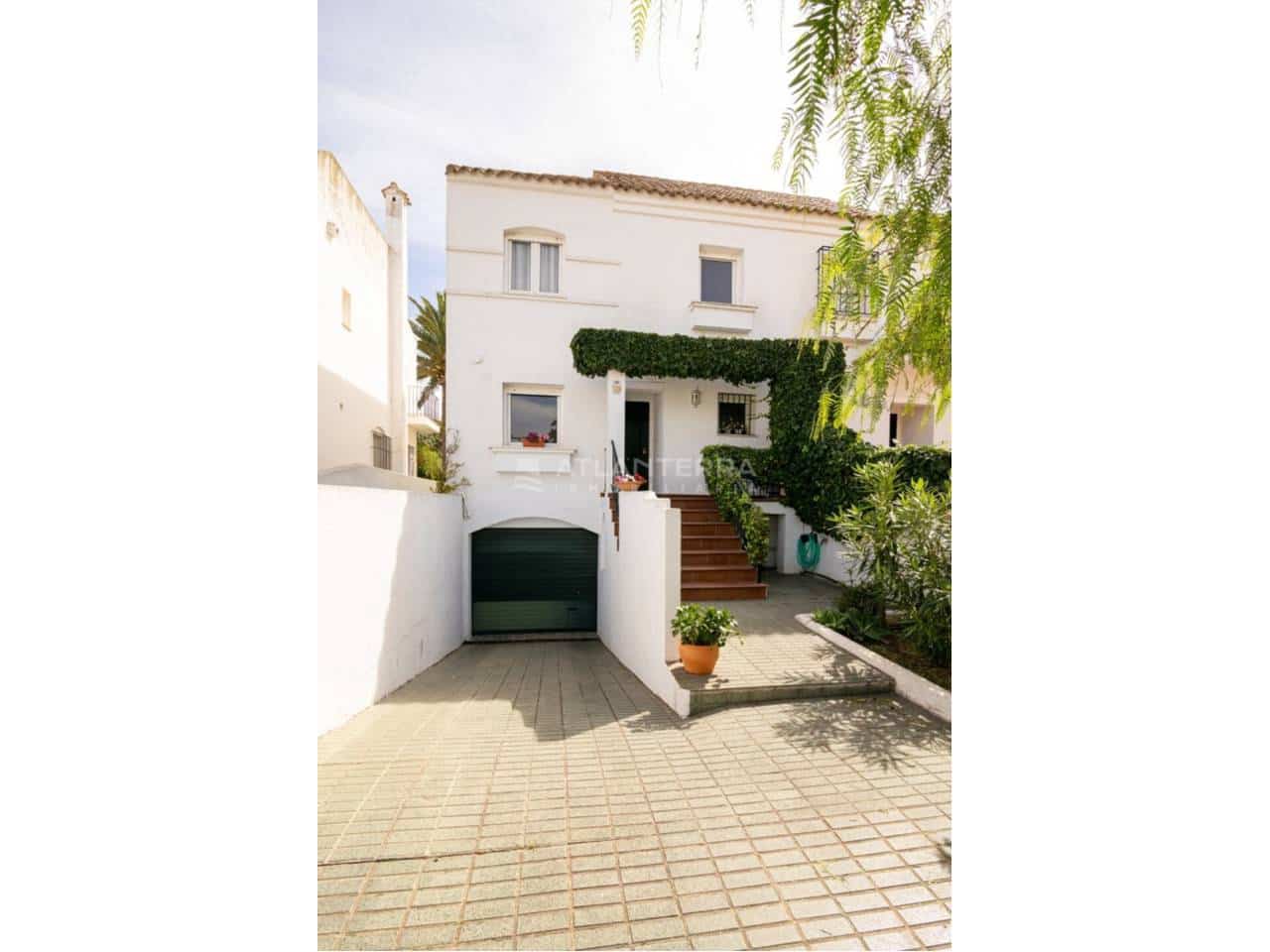 3 makuuhuone Paritalo myytävänä paikassa Zahara de los Atunes mukana uima-altaan 
autotalli - 595 000 € (Ref: 9569261)