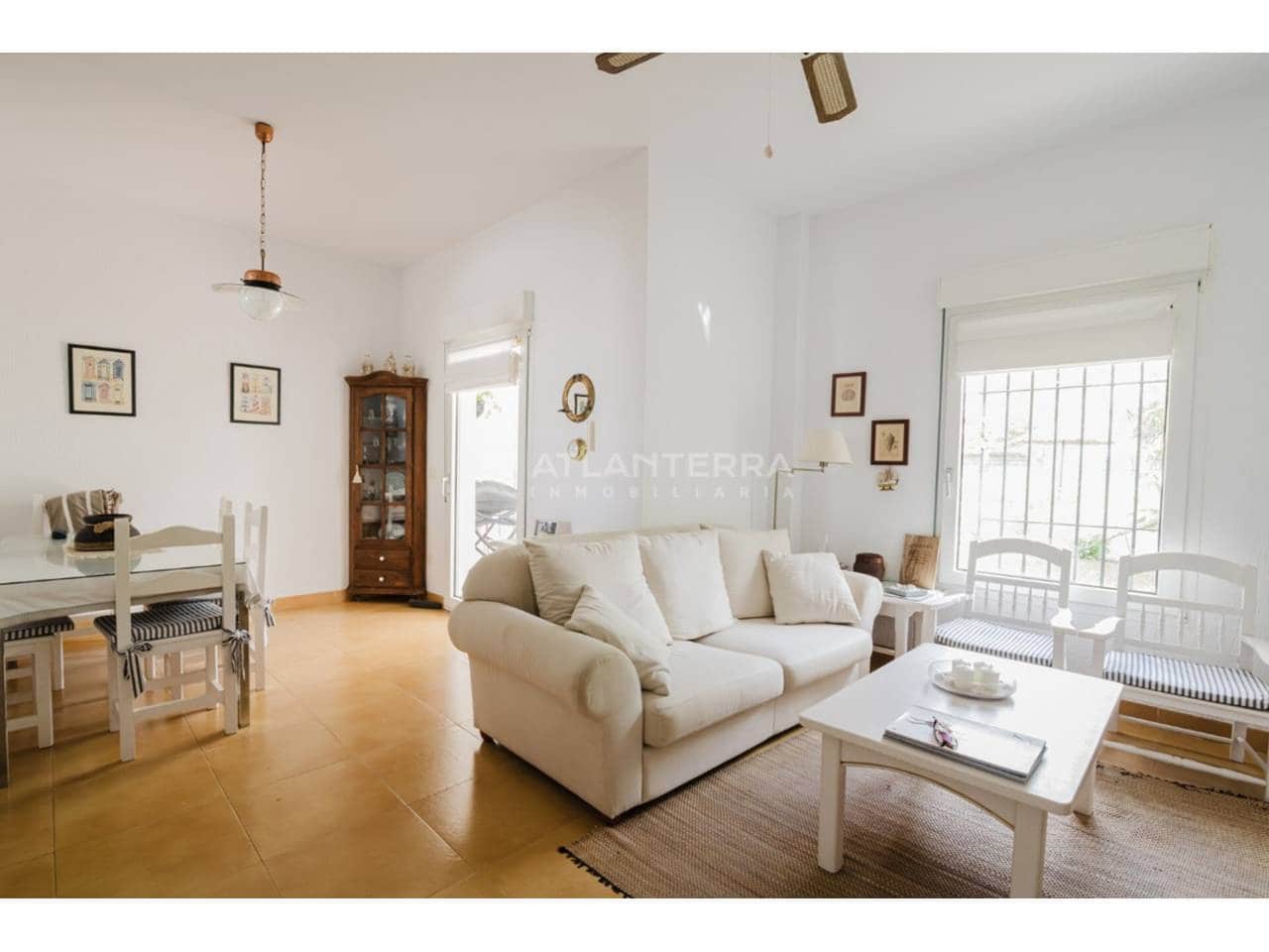 3 makuuhuone Paritalo myytävänä paikassa Zahara de los Atunes mukana uima-altaan 
autotalli - 595 000 € (Ref: 9569261)