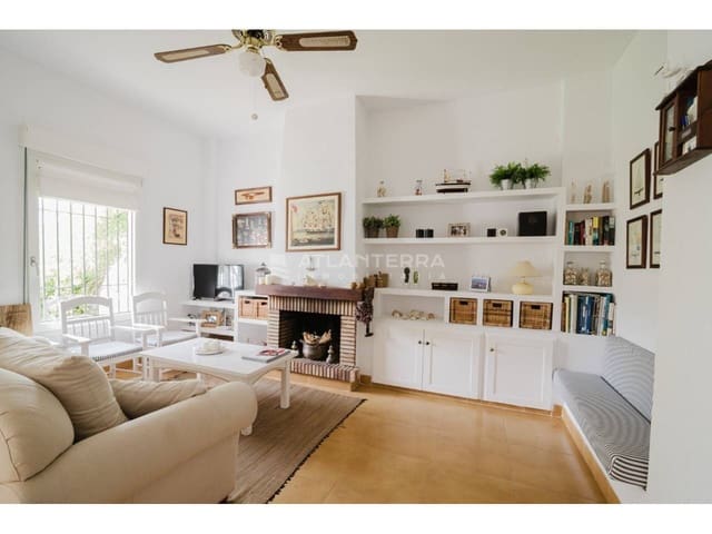 3 makuuhuone Paritalo myytävänä paikassa Zahara de los Atunes, Barbate mukana uima-altaan 
autotalli - 595 000 € (Ref: 9569261)