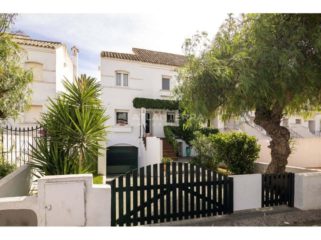 3 makuuhuone Paritalo myytävänä paikassa Zahara de los Atunes mukana uima-altaan 
autotalli - 595 000 € (Ref: 9569261)