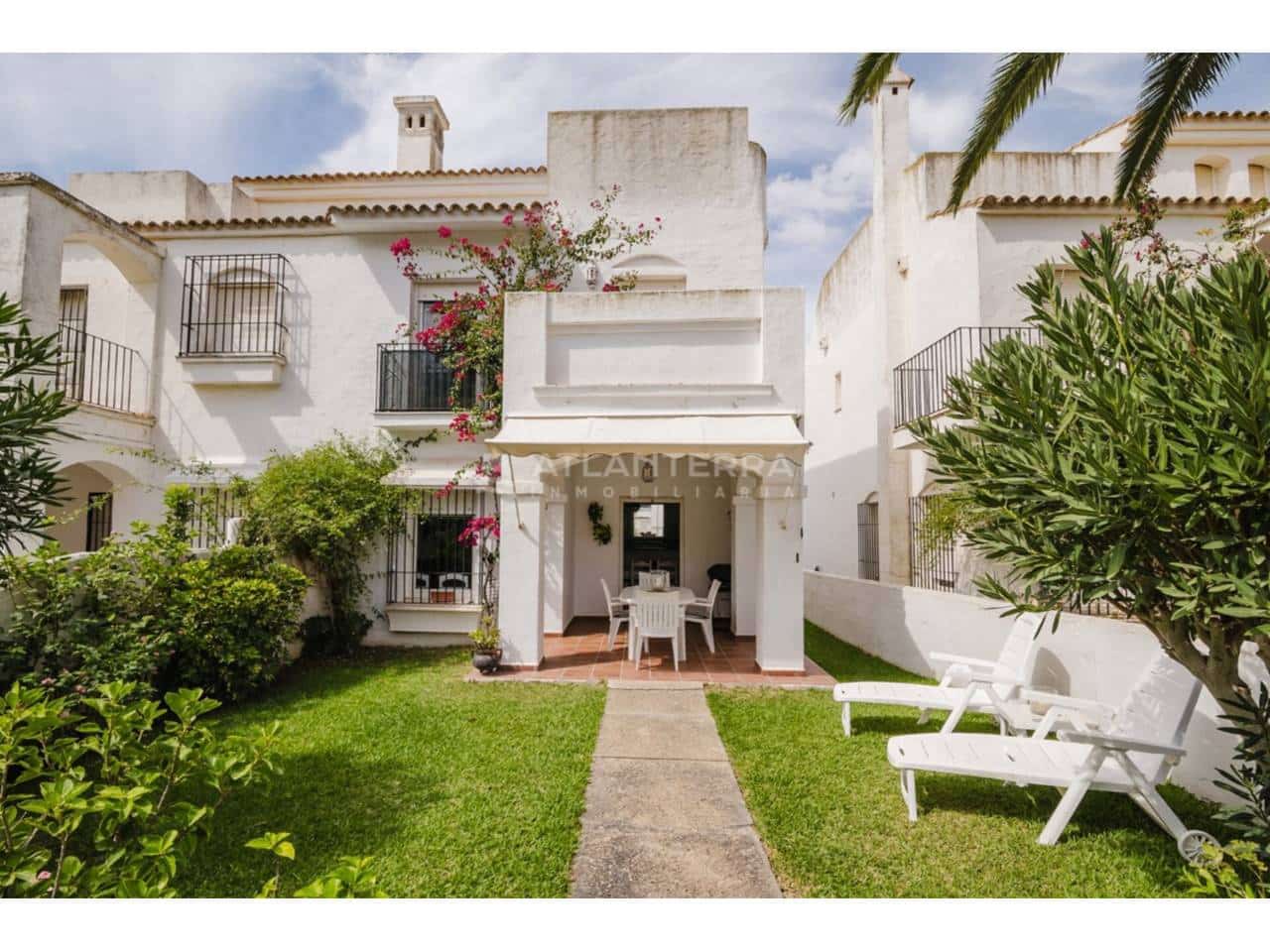 3 makuuhuone Paritalo myytävänä paikassa Zahara de los Atunes mukana uima-altaan 
autotalli - 595 000 € (Ref: 9569261)