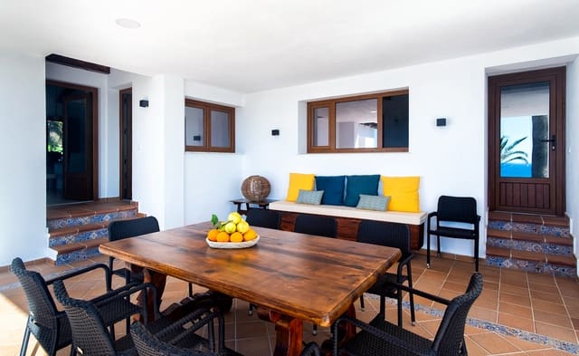 Casa de 4 habitaciones en Zahara de los Atunes, Barbate en venta con piscina garaje - 2.700.000 € (Ref: 9649918)