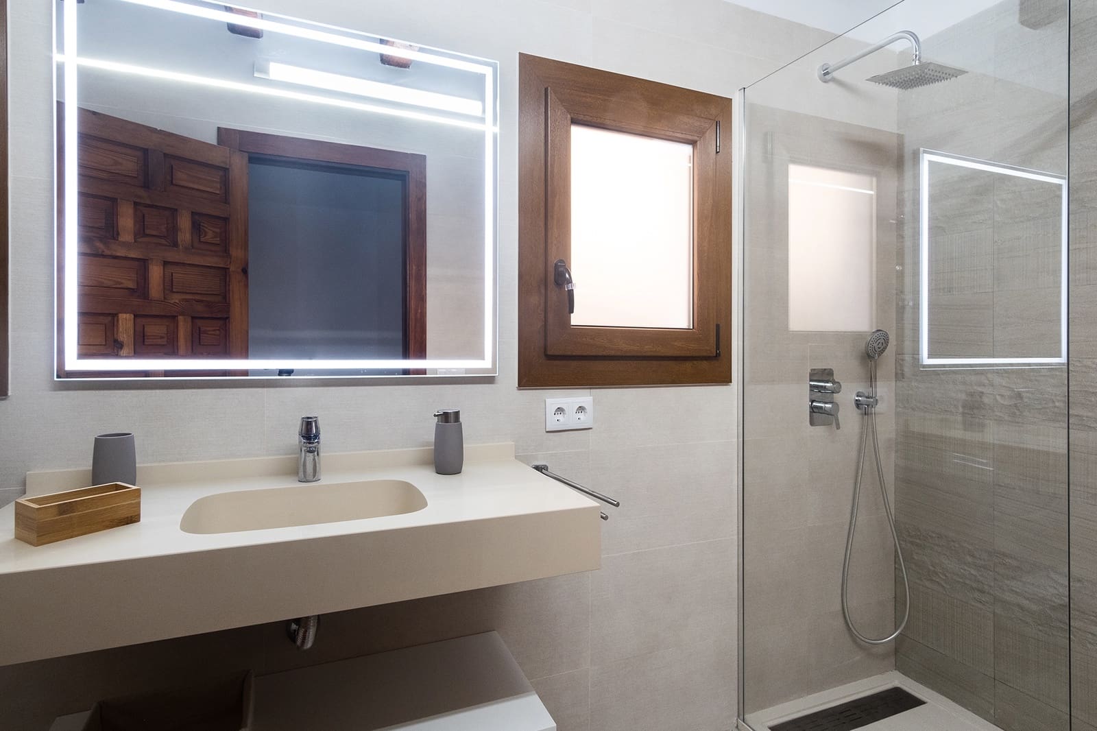 Casa de 4 habitaciones en Zahara de los Atunes en venta con piscina garaje - 2.700.000 € (Ref: 9649918)