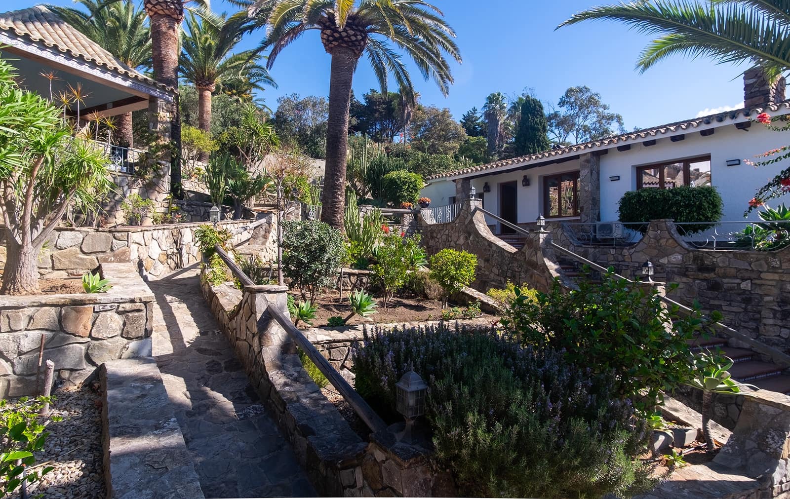 Casa de 4 habitaciones en Zahara de los Atunes en venta con piscina garaje - 2.700.000 € (Ref: 9649918)