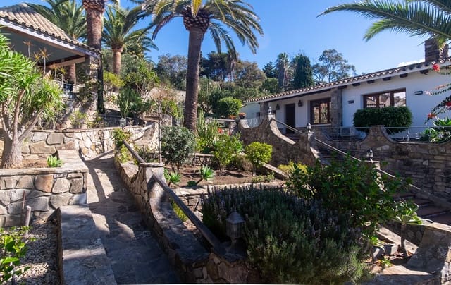 Casa de 4 habitaciones en Zahara de los Atunes, Barbate en venta con piscina garaje - 2.700.000 € (Ref: 9649918)