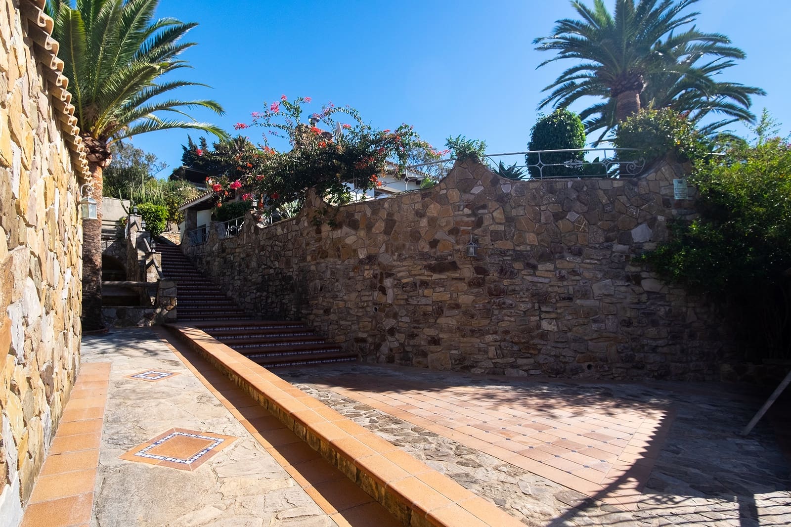 Casa de 4 habitaciones en Zahara de los Atunes en venta con piscina garaje - 2.700.000 € (Ref: 9649918)