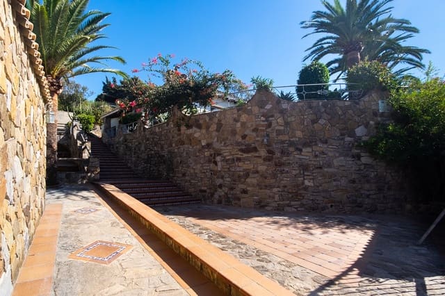 Casa de 4 habitaciones en Zahara de los Atunes, Barbate en venta con piscina garaje - 2.700.000 € (Ref: 9649918)