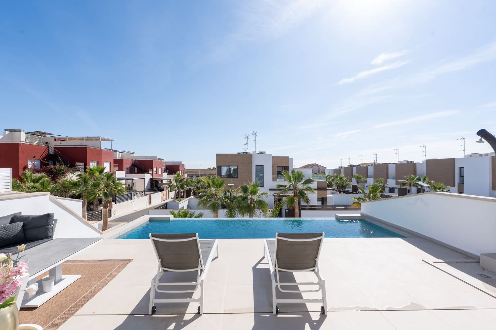 4 Zimmer Villa zu verkaufen in Algorfa mit Pool Garage - 699.000 € (Ref: 10057556)