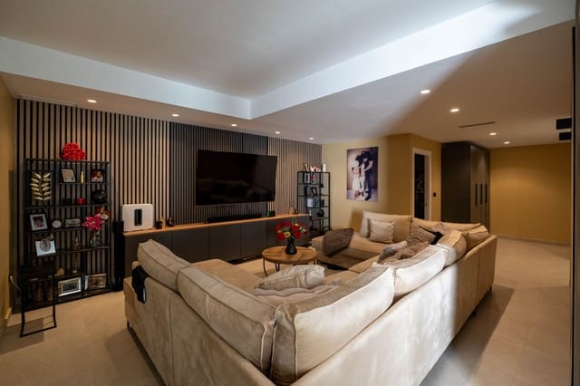 4 Zimmer Villa zu verkaufen in Algorfa mit Pool Garage - 699.000 € (Ref: 10057556)