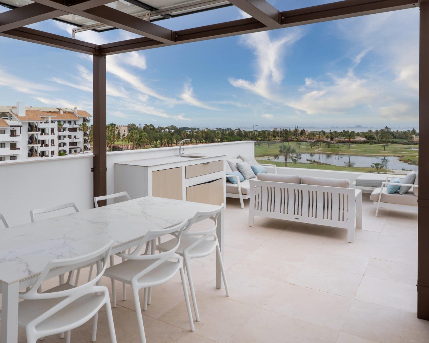2 soverom Penthouse til salgs i Los Alcazares med svømmebasseng garasje - € 535 000 (Ref: 10060212)
