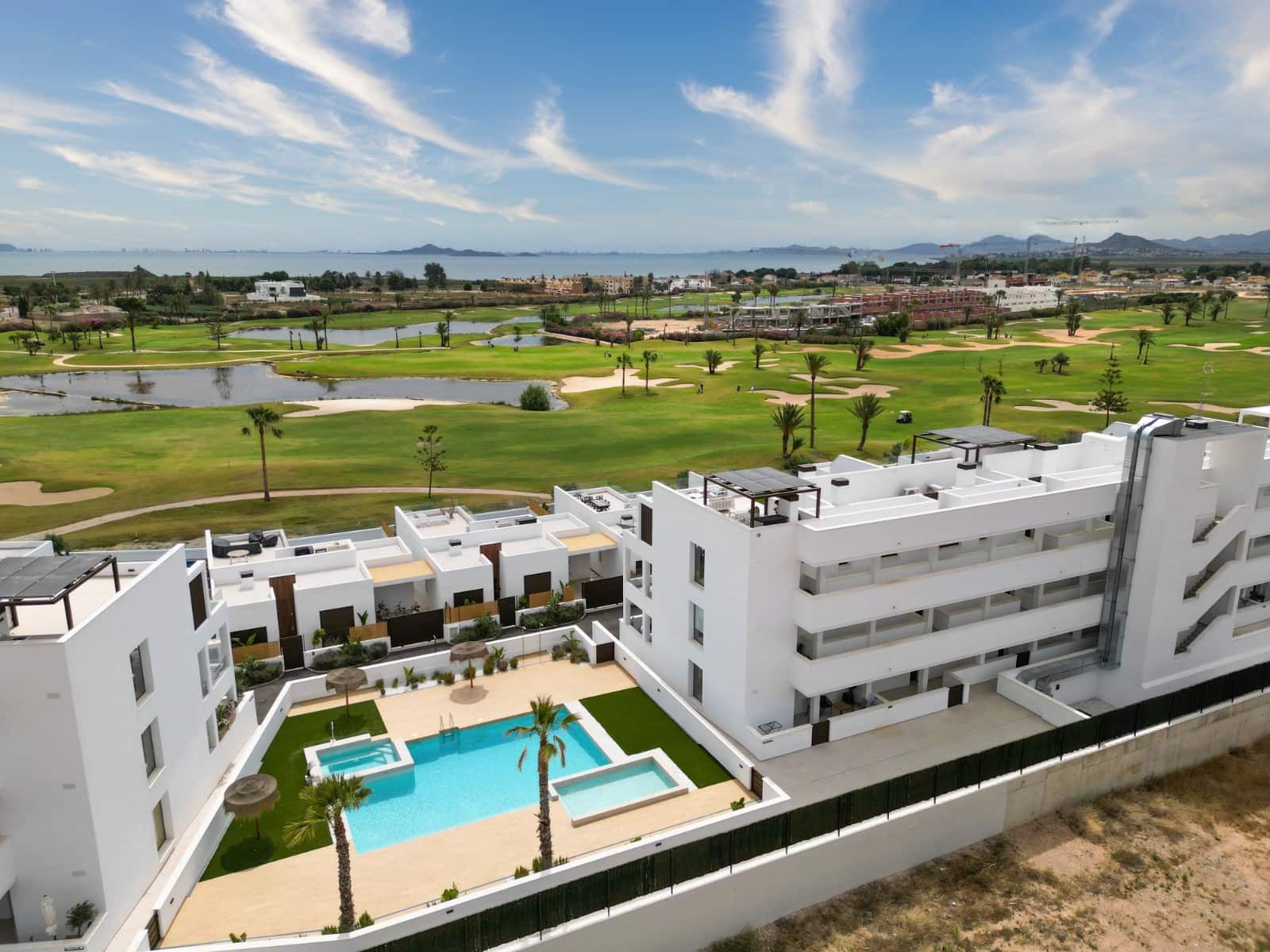 2 soverom Penthouse til salgs i Los Alcazares med svømmebasseng garasje - € 535 000 (Ref: 10060212)