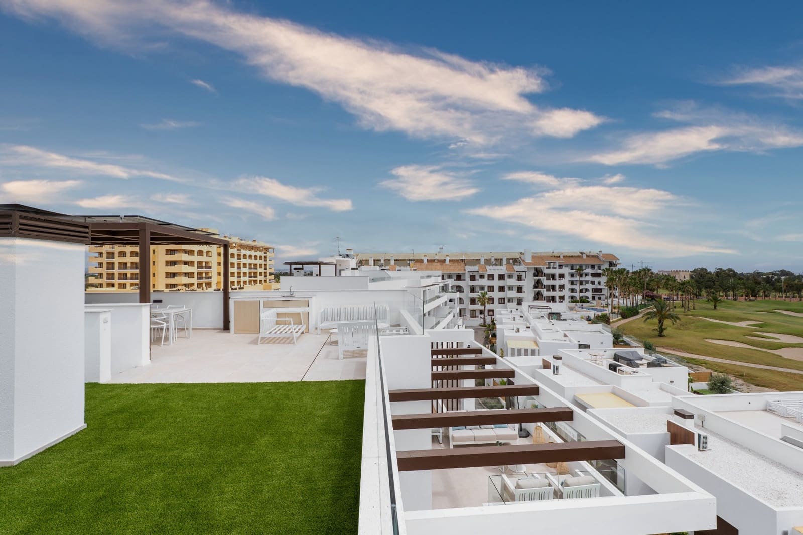 2 soverom Penthouse til salgs i Los Alcazares med svømmebasseng garasje - € 535 000 (Ref: 10060212)