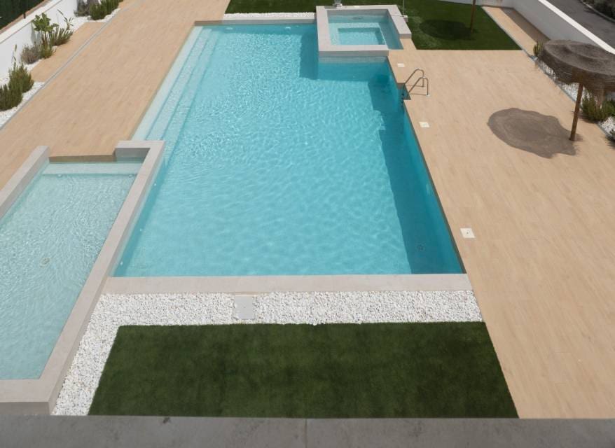 2 sypialnia Penthouse na sprzedaż w Los Alcazares z basenem garażem - 499 000 € (Ref: 10116084)