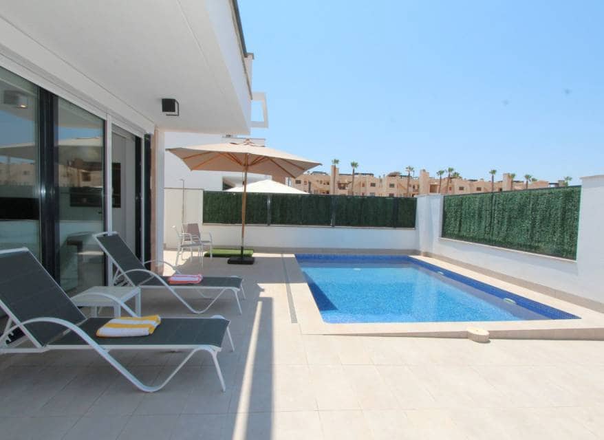 Chalet de 3 habitaciones en Roda en venta con piscina - 479.000 € (Ref: 10116088)
