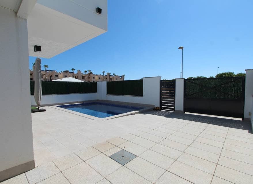 Chalet de 3 habitaciones en Roda en venta con piscina - 479.000 € (Ref: 10116088)