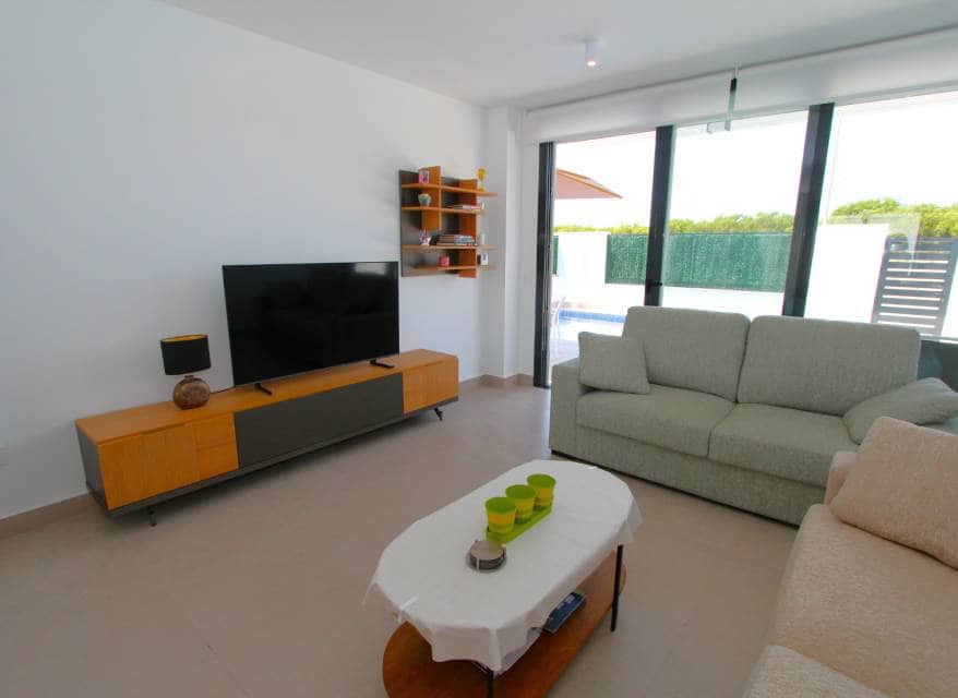 Chalet de 3 habitaciones en Roda en venta con piscina - 479.000 € (Ref: 10116088)