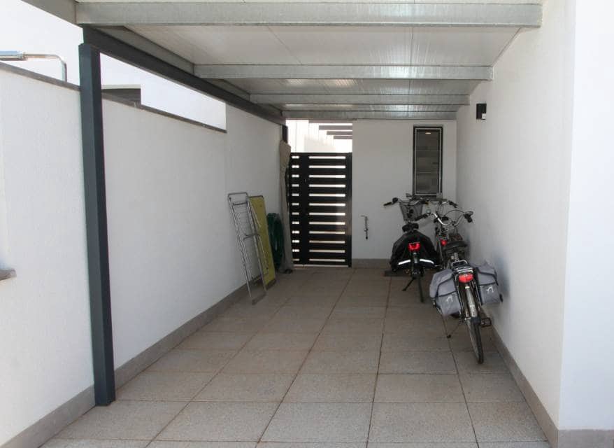 Chalet de 3 habitaciones en Roda en venta con piscina - 479.000 € (Ref: 10116088)