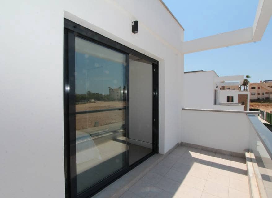 Chalet de 3 habitaciones en Roda en venta con piscina - 479.000 € (Ref: 10116088)