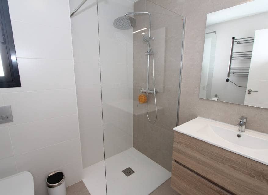Chalet de 3 habitaciones en Roda en venta con piscina - 479.000 € (Ref: 10116088)