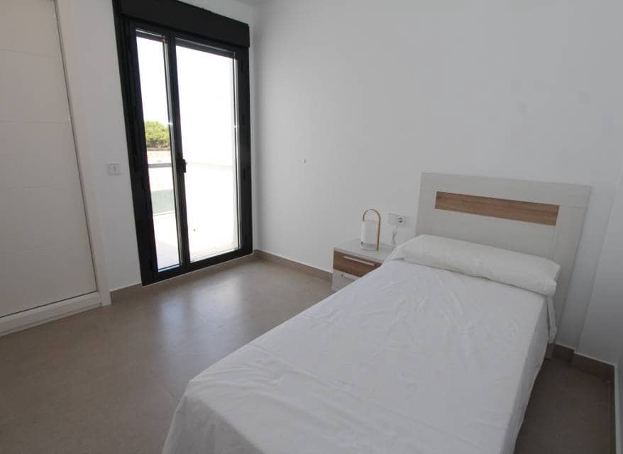 Chalet de 3 habitaciones en Roda en venta con piscina - 479.000 € (Ref: 10116088)