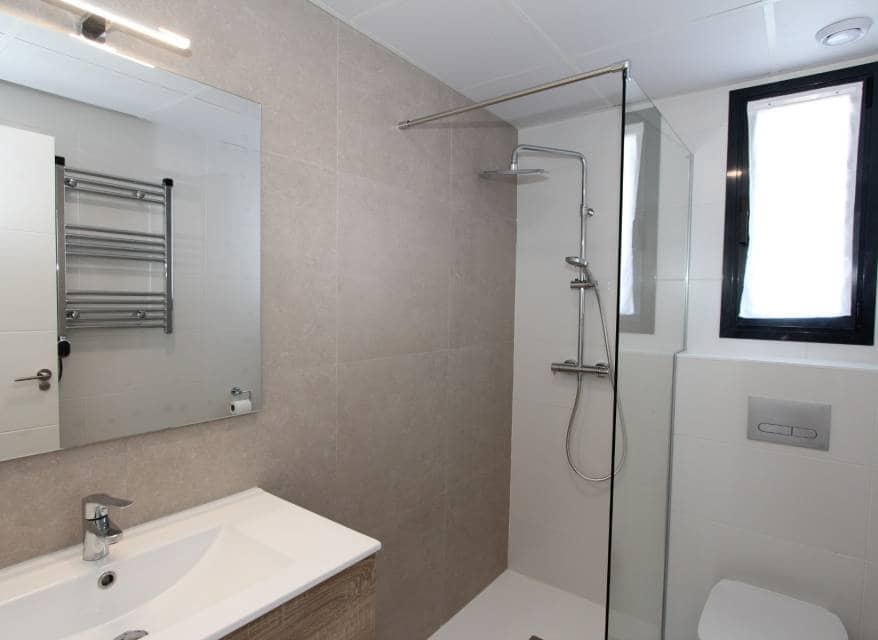 Chalet de 3 habitaciones en Roda en venta con piscina - 479.000 € (Ref: 10116088)
