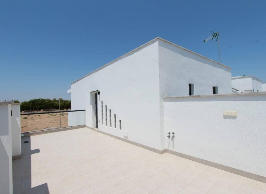 Chalet de 3 habitaciones en Roda en venta con piscina - 479.000 € (Ref: 10116088)