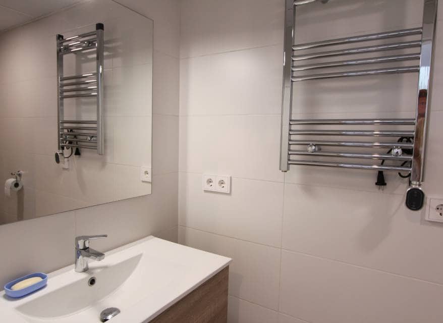 Chalet de 3 habitaciones en Roda en venta con piscina - 479.000 € (Ref: 10116088)