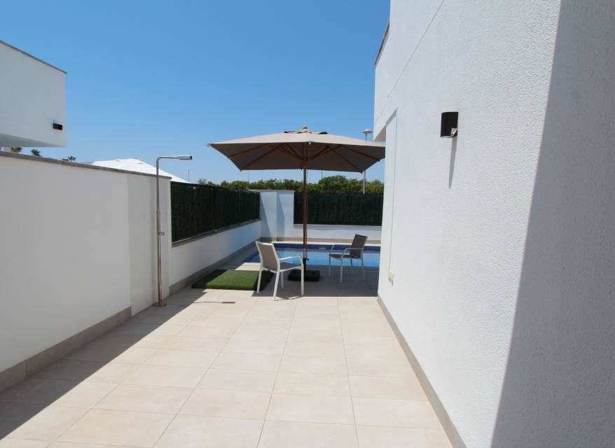 Chalet de 3 habitaciones en Roda en venta con piscina - 479.000 € (Ref: 10116088)