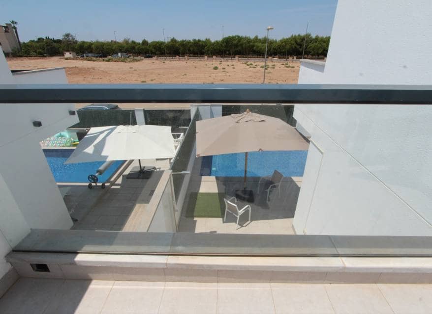 Chalet de 3 habitaciones en Roda en venta con piscina - 479.000 € (Ref: 10116088)