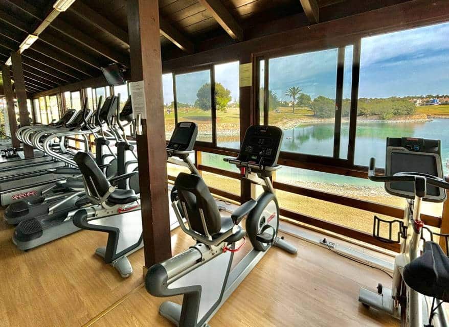 Chalet de 3 habitaciones en Roda en venta con piscina - 479.000 € (Ref: 10116088)