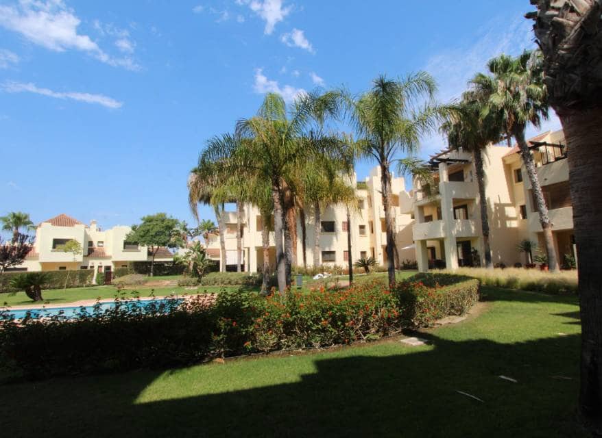 Chalet de 3 habitaciones en Roda en venta con piscina - 479.000 € (Ref: 10116088)