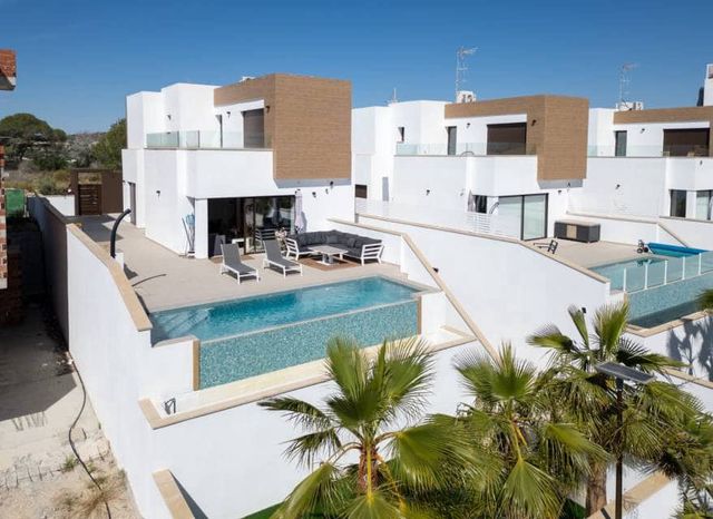 4 Zimmer Villa zu verkaufen in Algorfa mit Pool Garage - 699.000 € (Ref: 10116091)