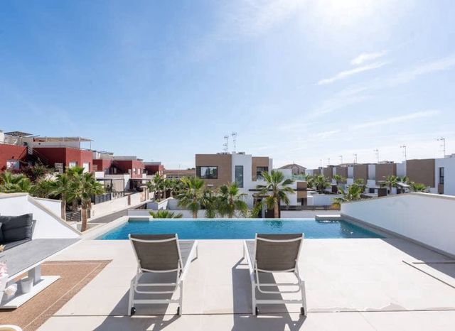 4 Zimmer Villa zu verkaufen in Algorfa mit Pool Garage - 699.000 € (Ref: 10116091)