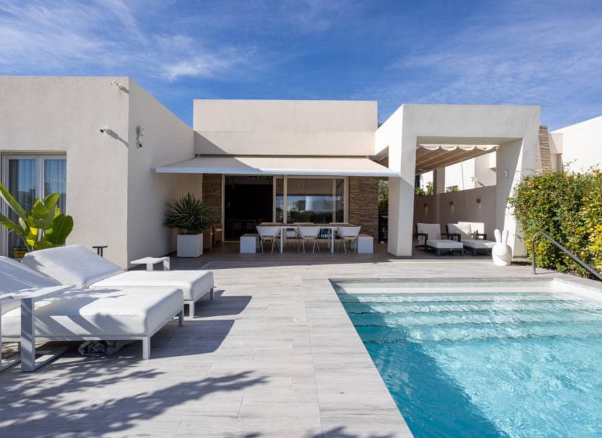 2 bedroom Villa for sale in Algorfa with pool - € 540,000 (Ref: 10116093)