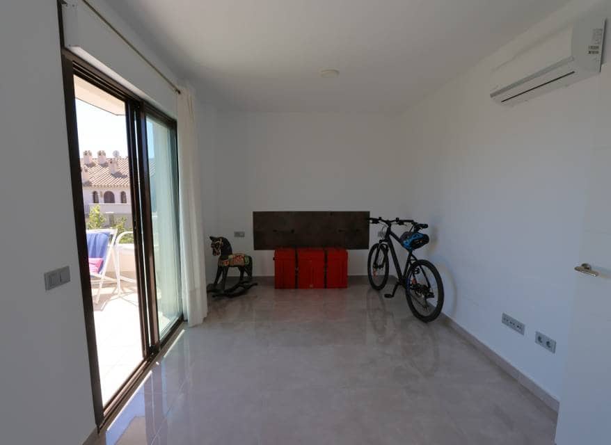 2 soveværelse Penthouse til salg i Los Alcazares med swimmingpool garage - € 399.900 (Ref: 10120828)