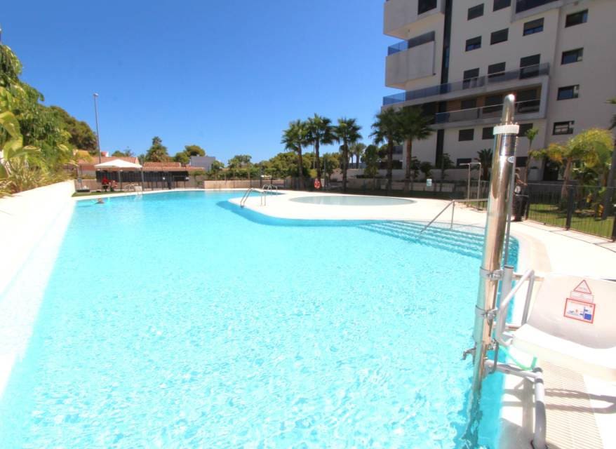 2 makuuhuone Huoneisto myytävänä paikassa Dehesa de Campoamor mukana uima-altaan - 330 000 € (Ref: 10130915)